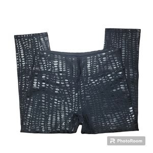 NWT Fabletics Black Salar Capri Leggings size S